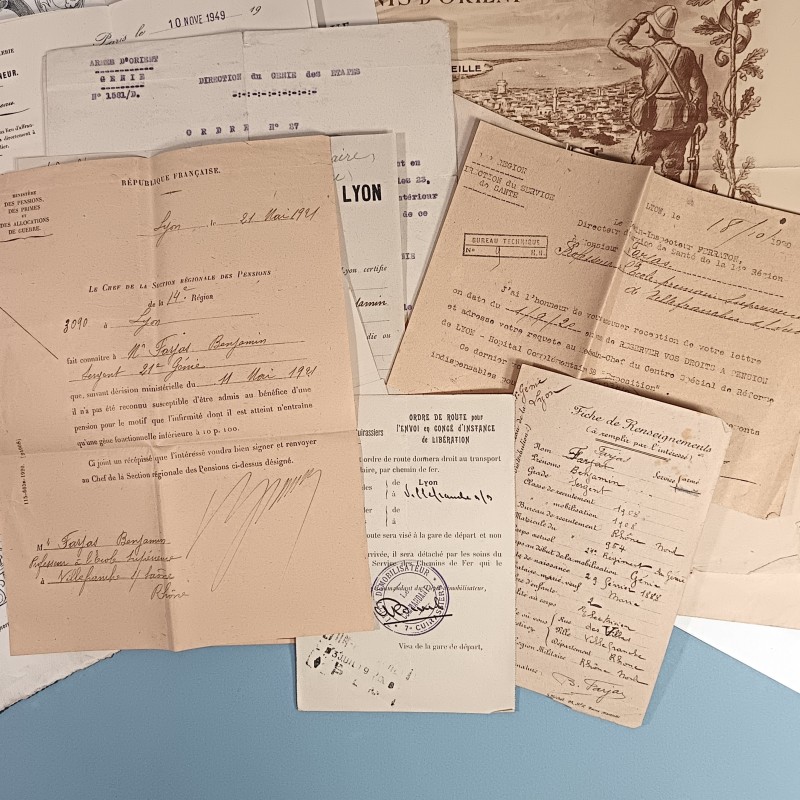 SOUVENIR D'UN CAPORAL DU GENIE ENTRE 1909 ET 1937 LIVRET PAPIER DIPLOMES PHOTOS CERTIFICATS ET PERIODE 1914 1918